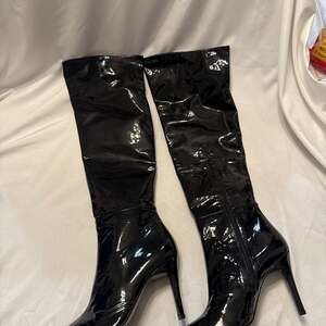 Stuart Weitzman Black Patent Leather Pointed Toe Stiletto Knee-High Boots